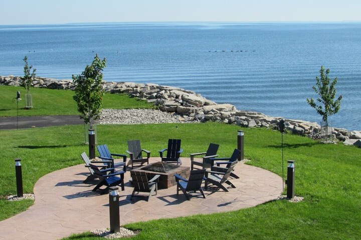 Menominee Michigan Lakeshore Hotel