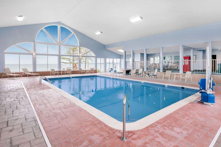 St. Ignace Lakefront Hotel Pool