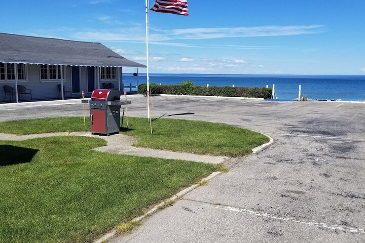 Bayview Lakefront Motel St. Ignace