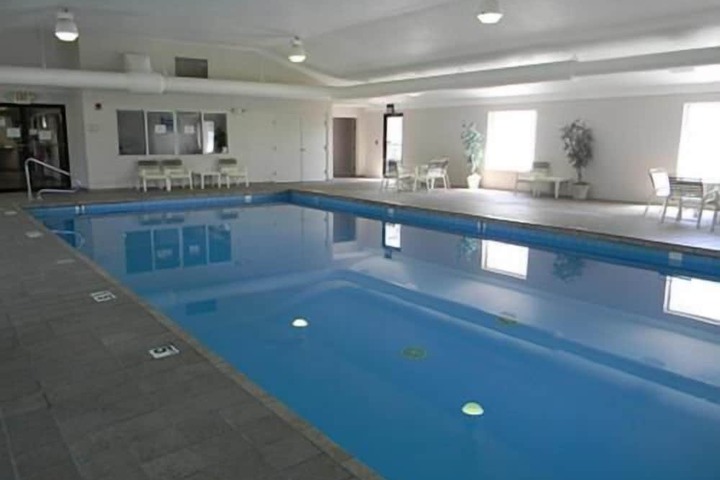 Boarders Inn & Suites Hotel Munising Wetmore Pool