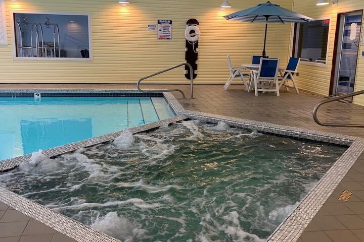 Breakers Resort St. Ignace Pool