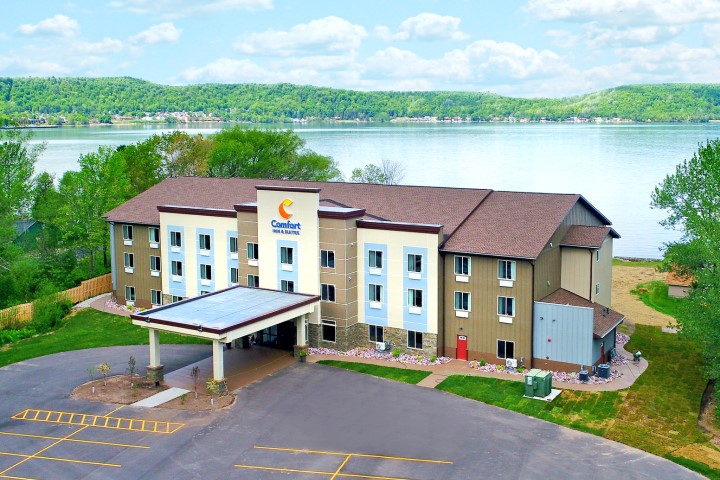 Comfort Inn & Suites Munising Lakefront