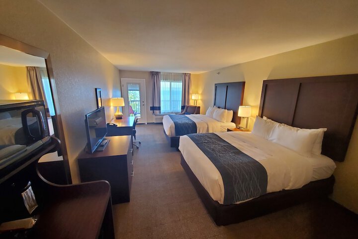 Comfort Inn & Suites Munising Lakefront Suite