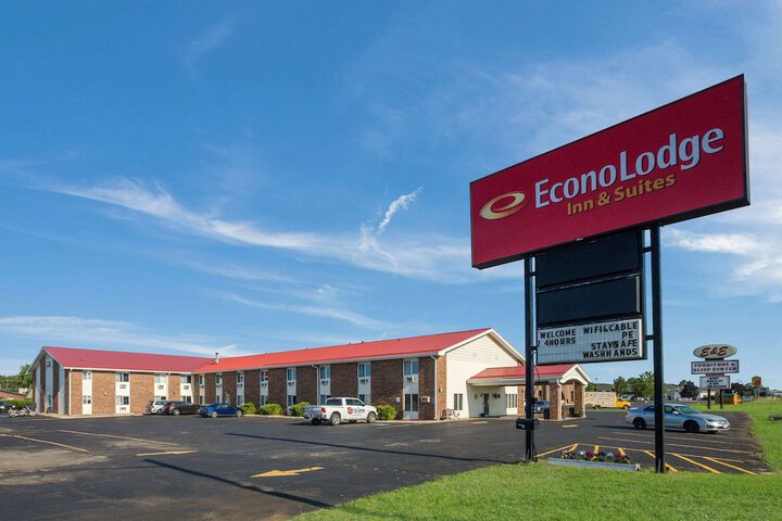 Econo Lodge Inn & Suites of Escanaba Michigan