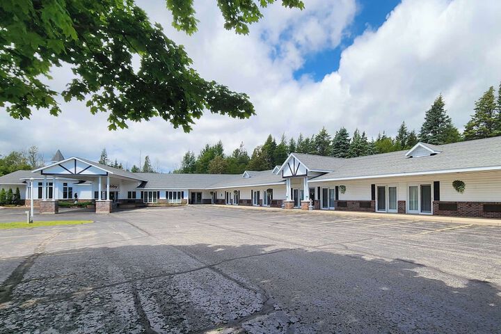 Econo Lodge Lakeshore in Manistique Michigan